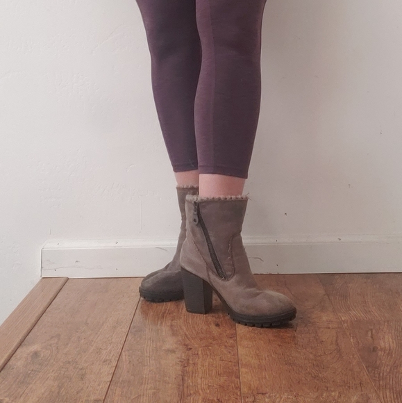 BROWN Fold Over Booties Size 8 - Picture 6 of 7